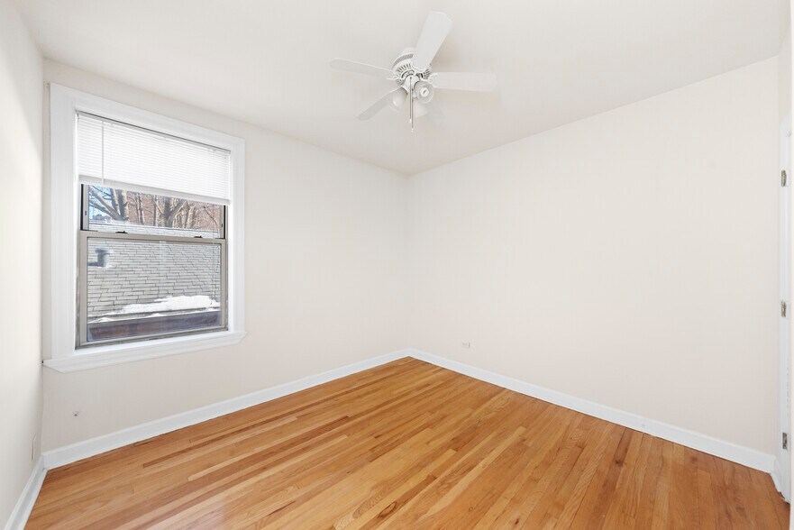 Building Photo - 540 W Aldine Ave