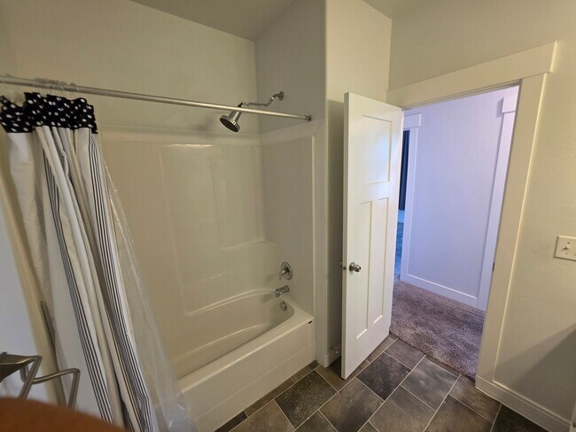 Building Photo - 415 N 360 W
