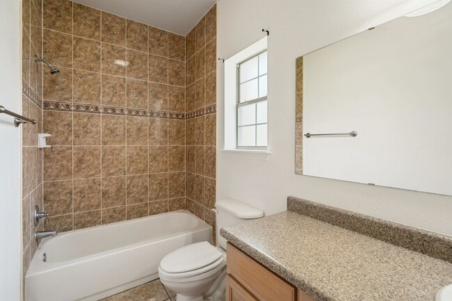Building Photo - 302 Echo Valley Dr