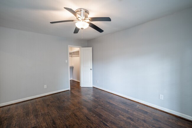 Building Photo - 1907 Ashford Hollow Ln