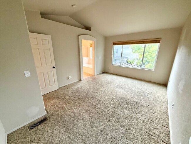 Building Photo - Stunning 4 bedroom/ 2.5 bath home with 2 car Attached Garage in Fort Collins, Colorado
