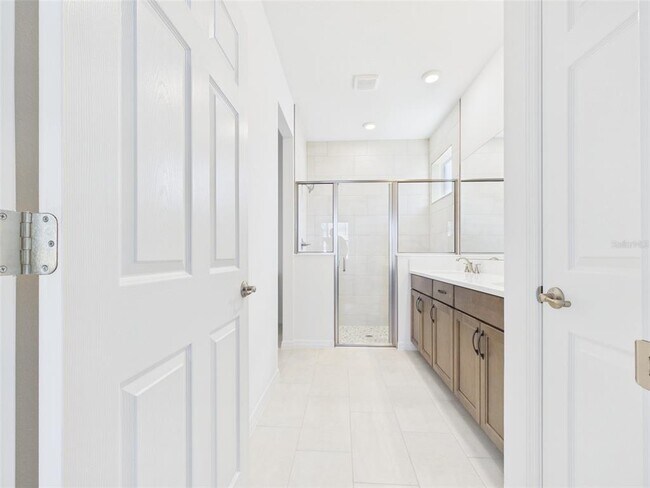 Building Photo - 5824 SW 70th Ave