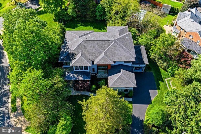 Building Photo - 1513 Oakview Dr