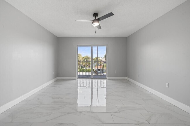 Building Photo - 1502 S Lakeside Dr