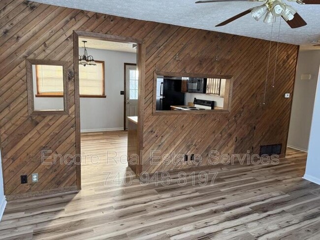 Building Photo - 545 Seneca Dr