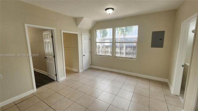 Building Photo - 829 SW 3rd St