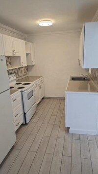 Building Photo - 120 E 27th St