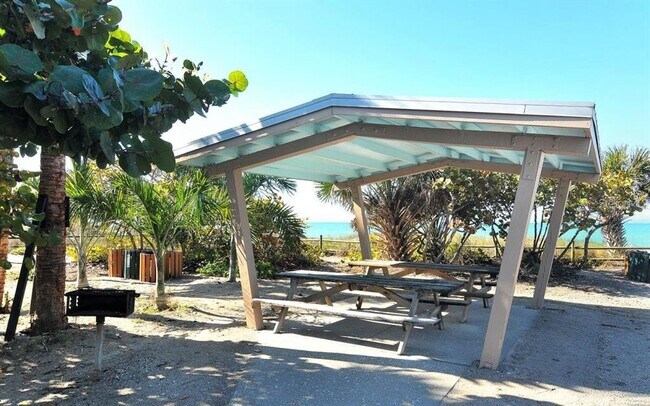 Building Photo - 4416 Englewood Rd