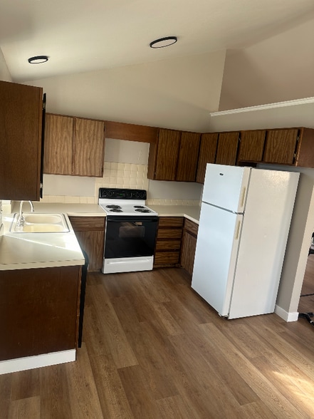 Building Photo - 2828 Silverplume Dr