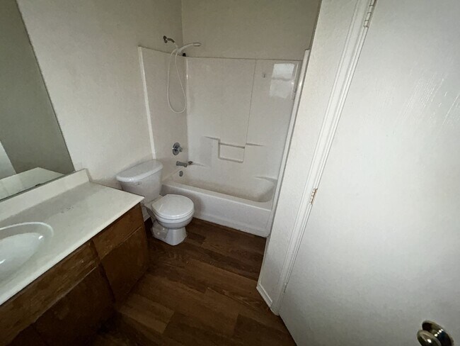 Building Photo - 2810 Alma Dr