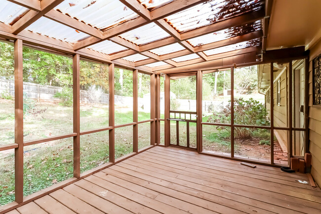 Building Photo - Bright Interiors & Spacious Backyard