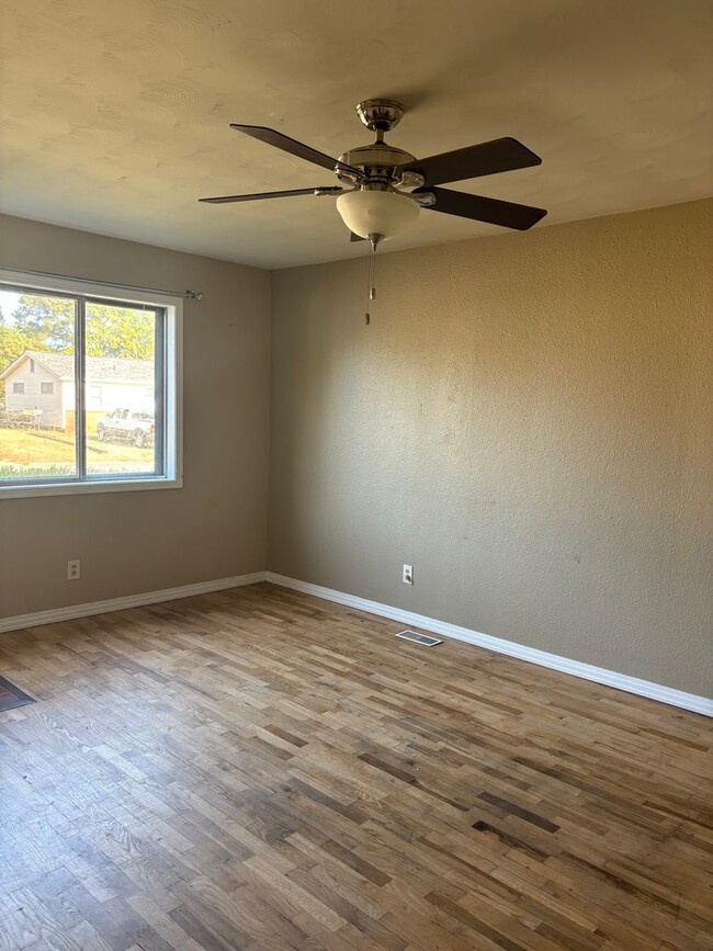 Building Photo - Excellent location! Close to Berryhill Park, Harding University & Unity Hospital.