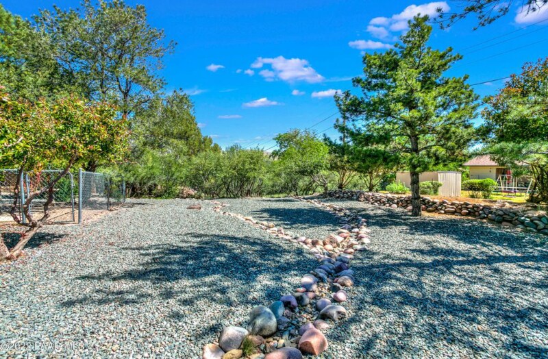 Building Photo - 725 Meadowlark Ln