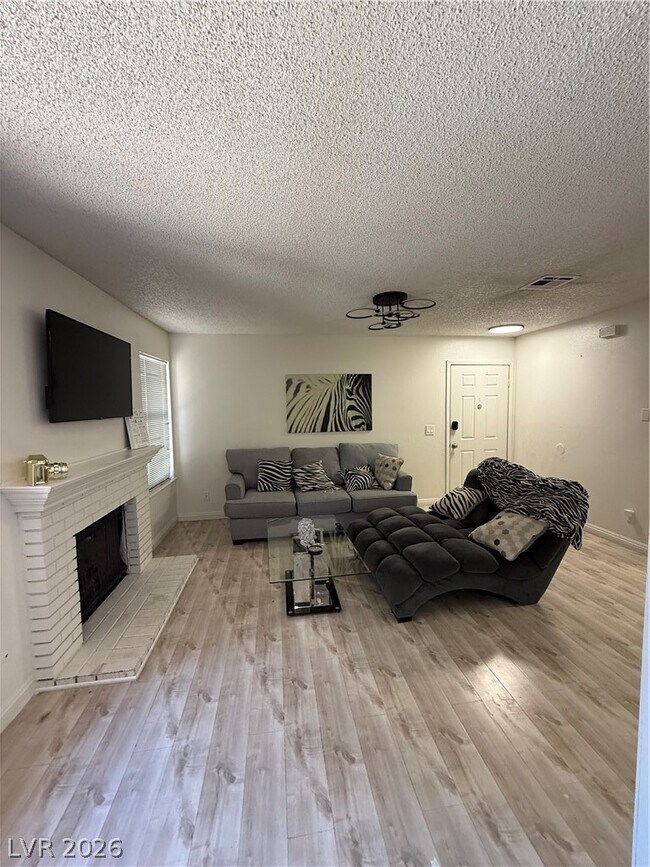 Building Photo - 5576 W Rochelle Ave.