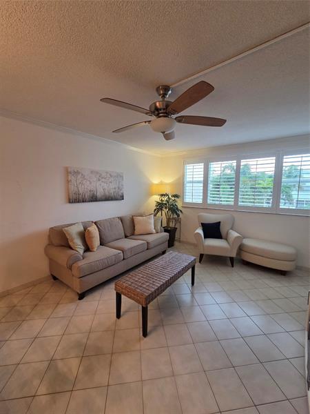 Building Photo - 1333 E Hallandale Beach Blvd