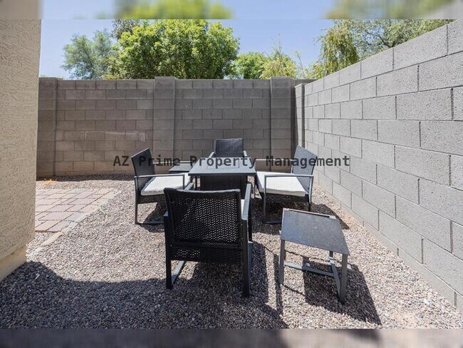Building Photo - 7422 S 27th Way