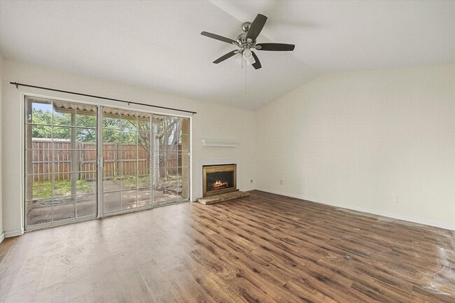 Building Photo - 2504 Brook Hollow Ct