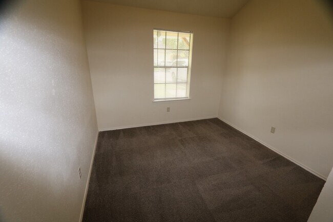Building Photo - 10031 Red Wolf Ln