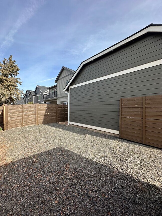 Building Photo - Beautiful Stone Creek Home | Open Layout, RV Parking & Private Pool Access