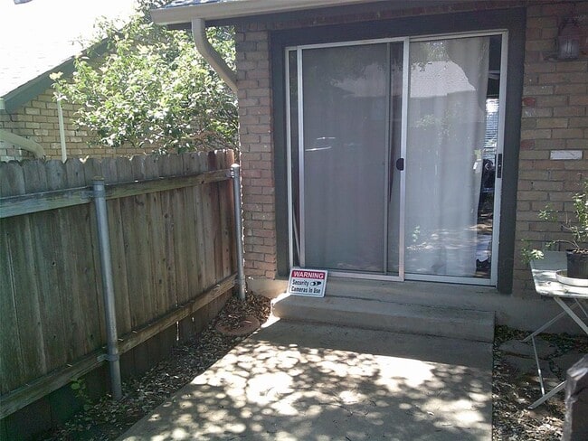 Building Photo - 1015 E Yager Ln