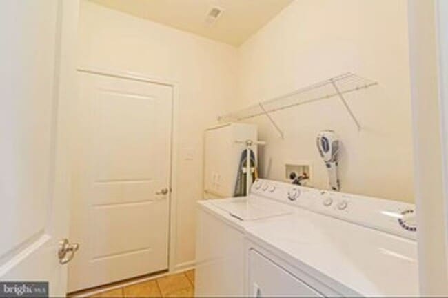 Building Photo - 37024 Fairway Dr