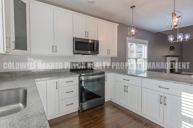 Building Photo - 9618 Shooting Star Cir