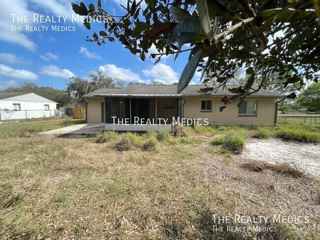 Building Photo - AMAZING 3 Bedroom 2 Bathroom Home In Orlando!