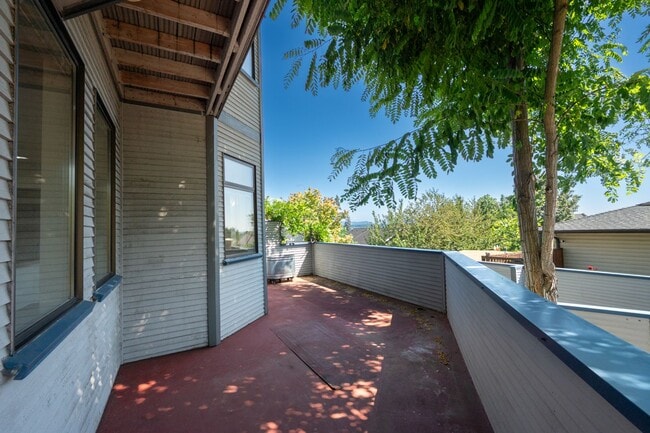 Building Photo - Welcome Home to Terrace View!