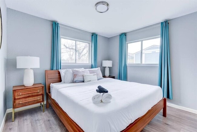 Building Photo - 2005 Cheshire Dr