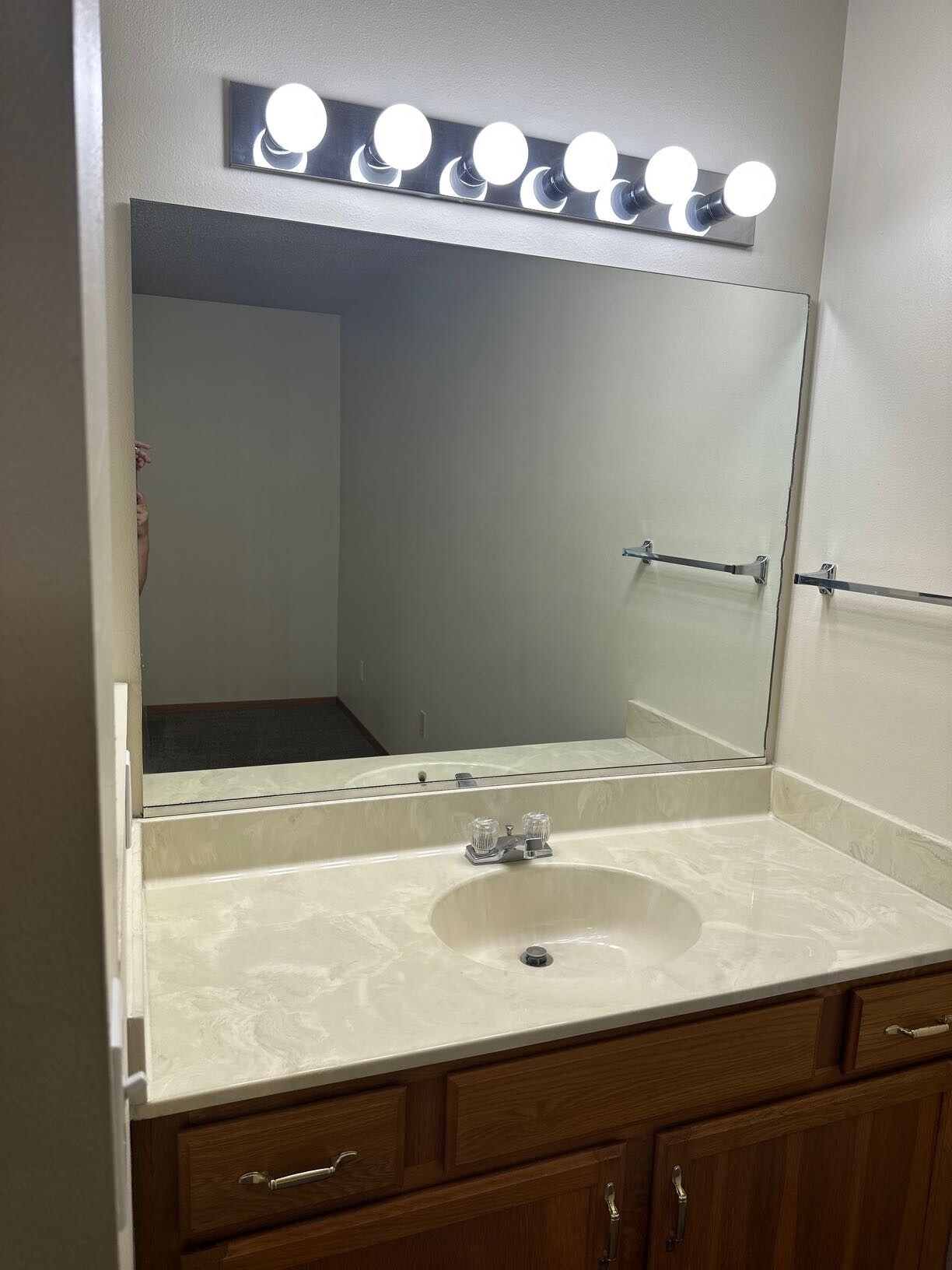 Building Photo - 210 10th St W