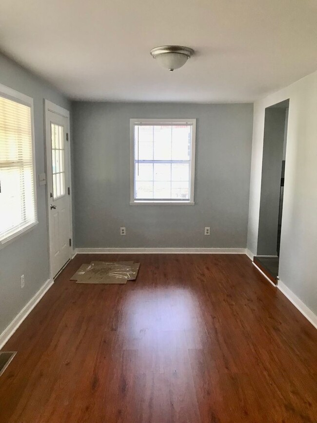 Building Photo - Beautiful 2 bedroom 1 bath home in charlotte