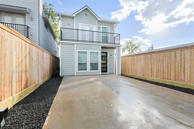 Building Photo - 514 E 29th St