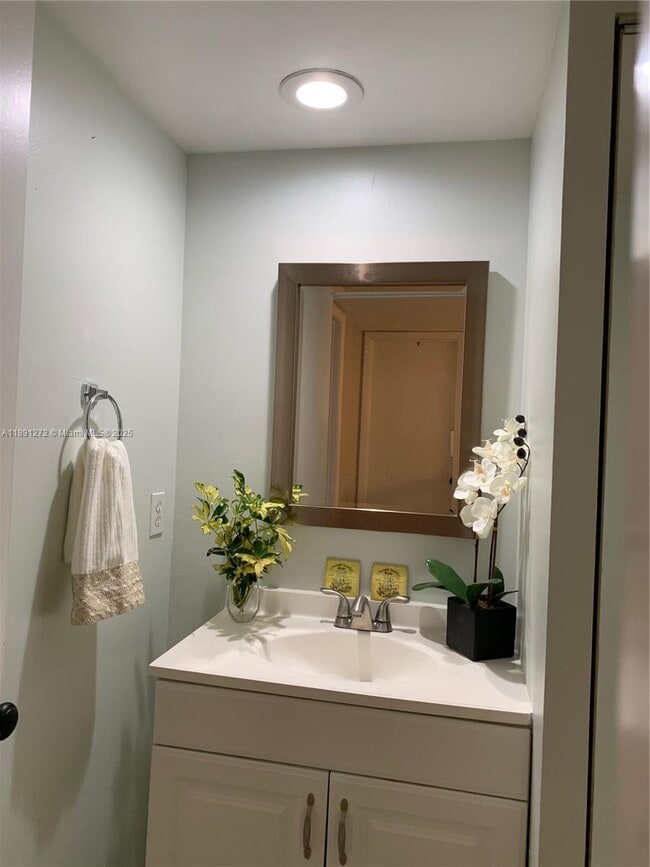 Building Photo - 2561 Camelot Ct