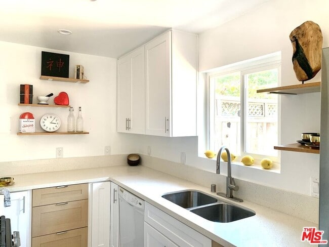 Building Photo - 11138 Aqua Vista St