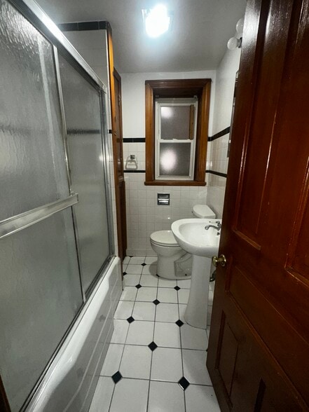 Building Photo - 1328 W Melrose St