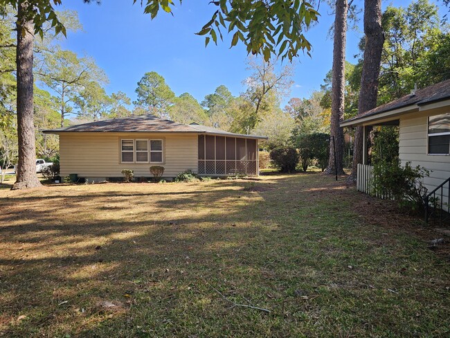 Building Photo - 1222 N Ridge Ave