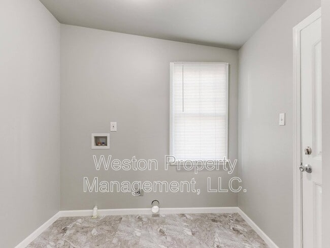 Building Photo - 721 N Louisa Ave