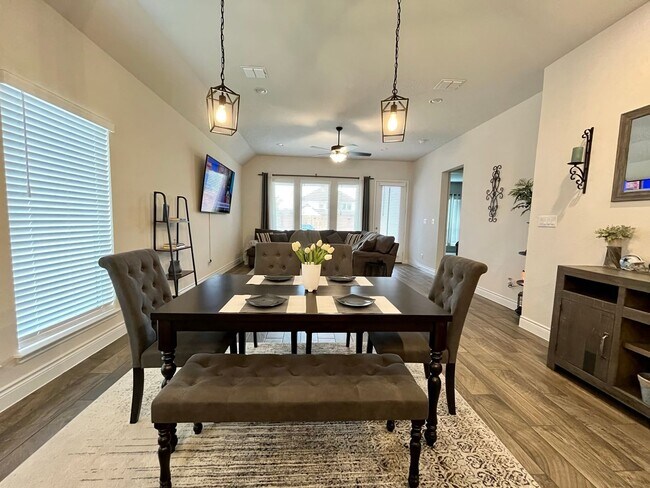 Building Photo - 3 Bedroom/2 Bath Kallison Ranch Subdivision