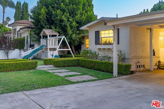 Building Photo - 5525 Matilija Ave