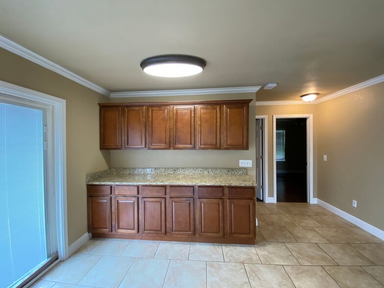 Building Photo - 1660 N Dawn Dr