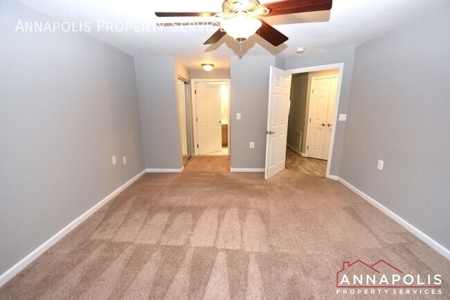 Building Photo - 1121 Lake Heron Dr