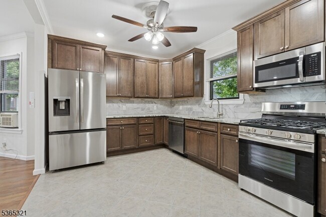 Primary Photo - 350 Arlington Ave