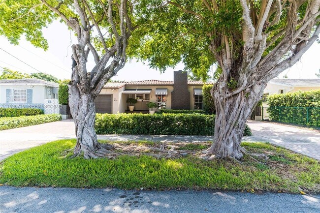 Building Photo - 1921 SW 18th Ave