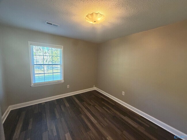 Building Photo - 1518 15th Ave SW