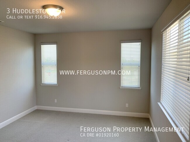 Building Photo - 3 Huddlestone Cir