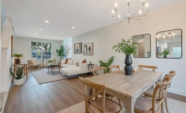 Building Photo - Spacious and Stylish 3 bedroom, 2.5  bath ...