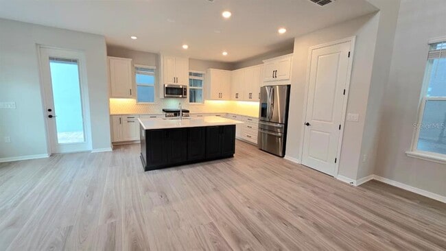 Building Photo - 14768 Field Daisy Dr