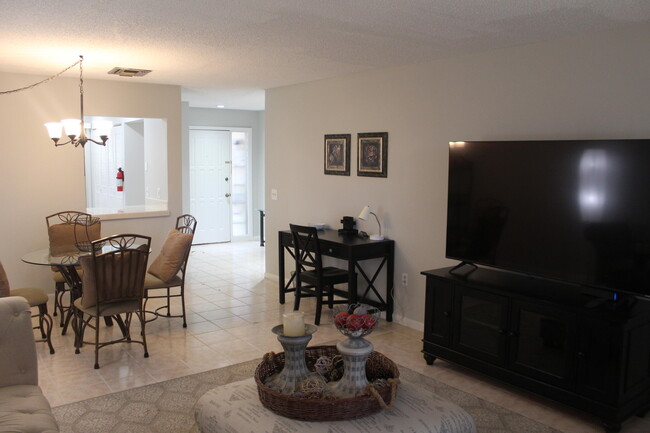 Building Photo - 13115 Belhaven Ct