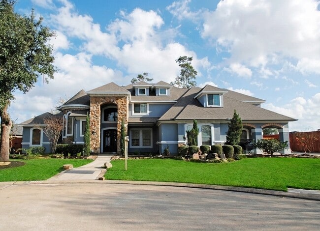 Building Photo - 15823 Medina Lake Ln