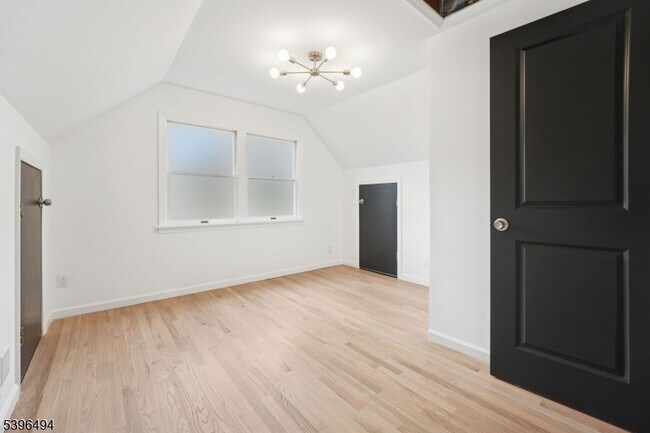 Building Photo - 139 Ridgedale Ave